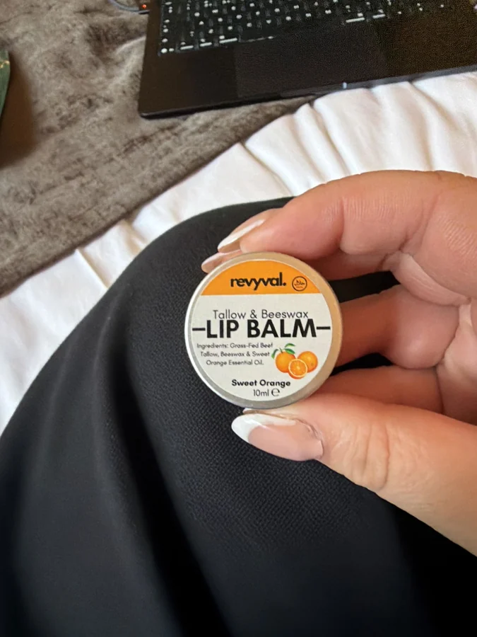 Customer photo 1 attached to Elizabeth Bailey’s Tallow & Beeswax Lip Balm review